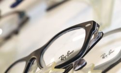 Ray Ban-Brille mit schwarzem Rand