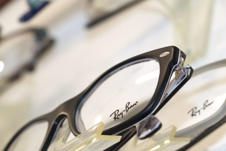 Ray Ban-Brille mit schwarzem Rand