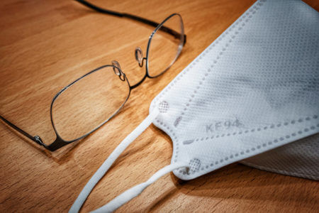 Brille und FFP2-Maske