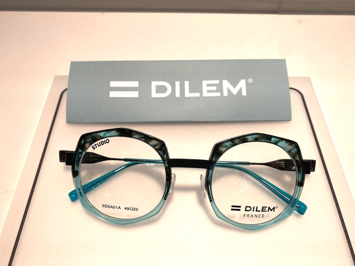 Türkis-schwarze Brille von Dilek
