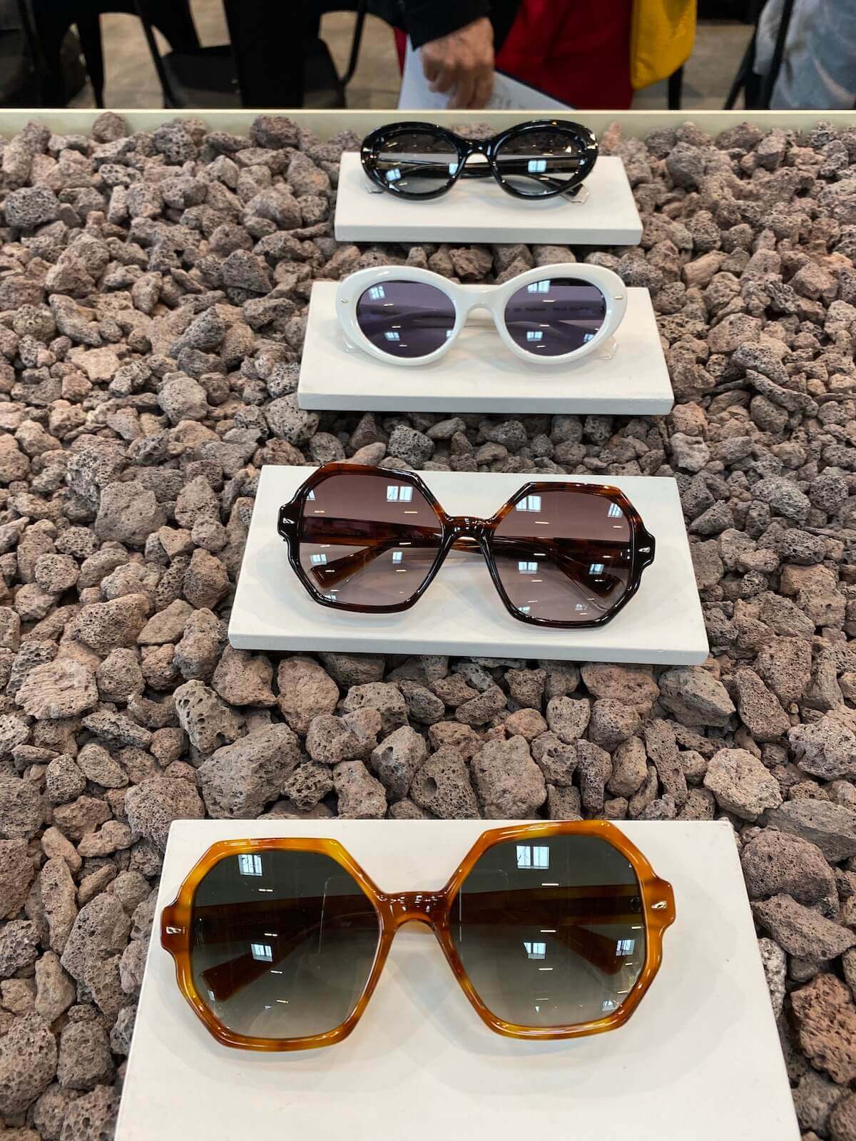 Sechseckige große Sonnenbrillen von Gigi Studios
