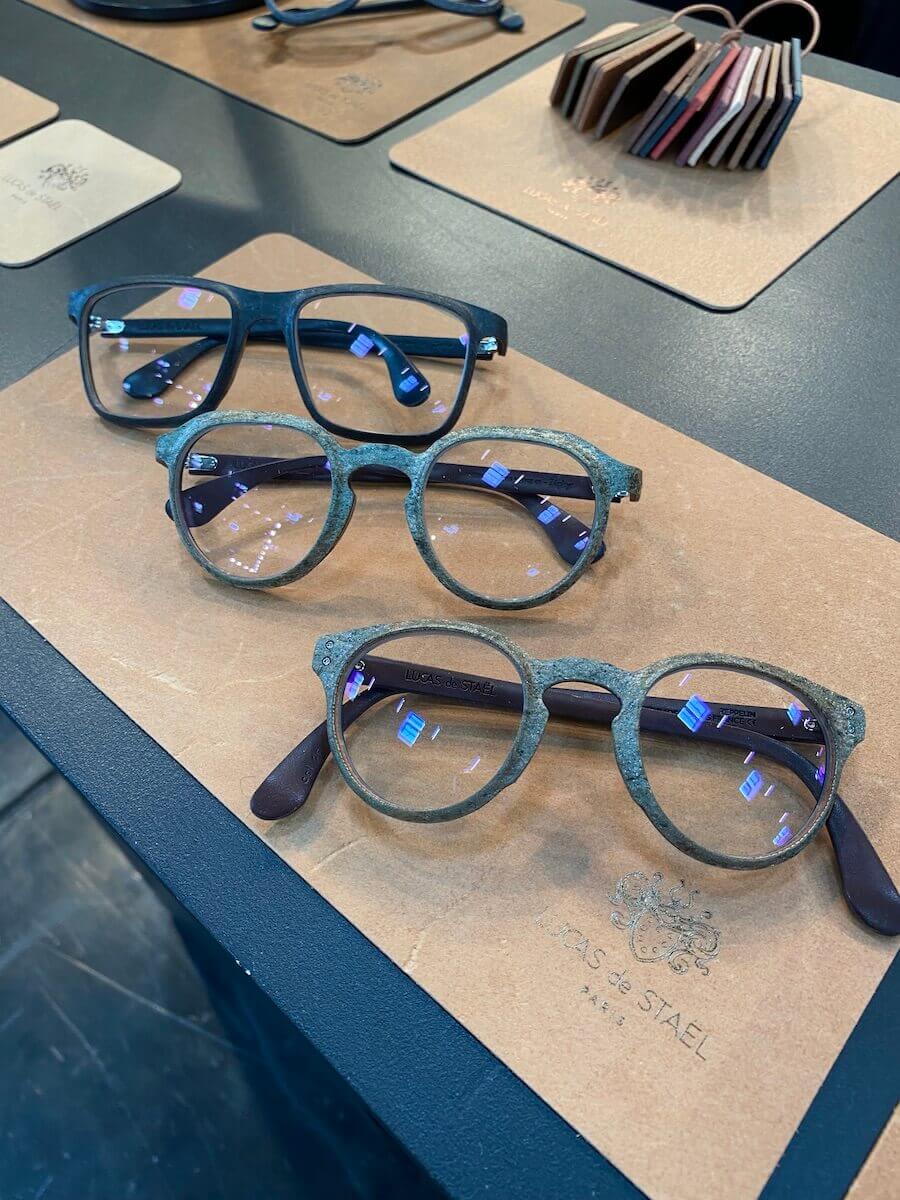 Brillen mit dünner Schicht aus Stein bezogen von Lucas de Stall
