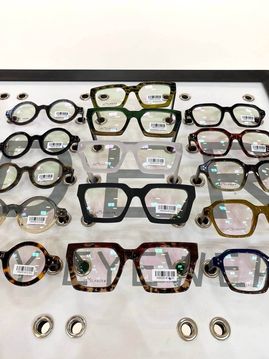 Überblick über verschiedene Brillengestelle von Izipizi