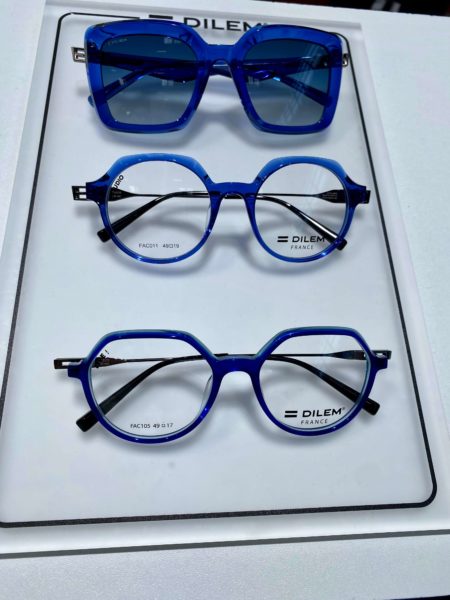 Drei Blaue Brillen