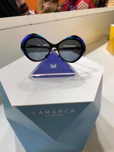 Runde Sonnenbrillen mit blau-schwarzen Rahmen