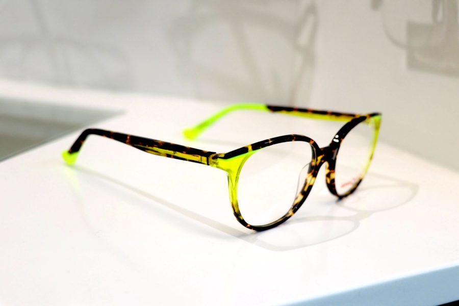 Schwarz-neongelbe Brille von Etnia Barcelona