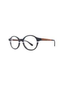 Brille mit schwarzen Brillengläsern und Holzbügeln von Woodfellas