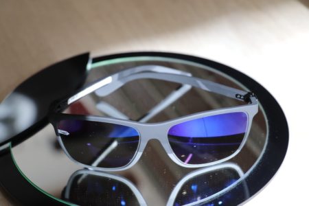 Unkaputtbare Brille von Gloryfy - eine graue Sonnenbrille mit blauspiegelnden Gläsern