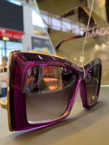 Lila fast viereckige Brille von Cazal - Brillentrends 2024