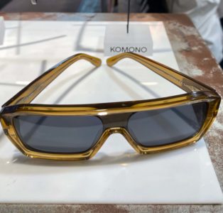 Breite Brille mit transparentem Rahmen von Brillenlabel Komono
