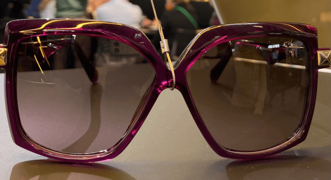 Rosafarbene transparente Brille von Cazal