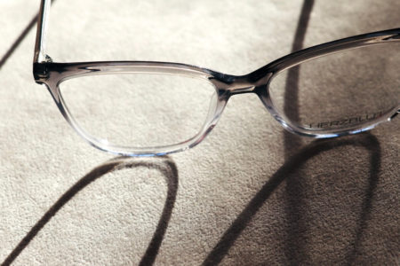Transparente Brille von Herzblut mit grauen Akzenten