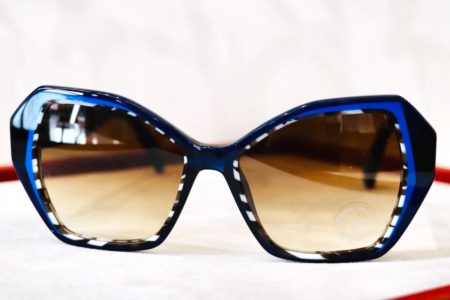 Frontansicht einer Sonnenbrille von Etnia Barcelona
