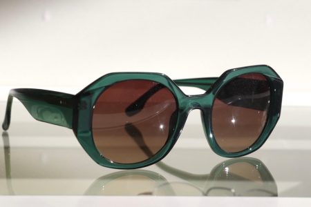 Sonnenbrille mit grünem Gestell von Allpoets
