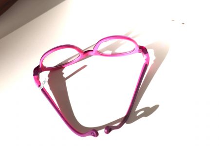 Kinderbrille in rosa aus flexiblem Kunstoff mit abnehmbaren Bügeln