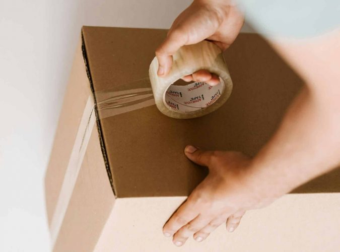 Optik Westermeier zieht um - zu sehen ist ein Umzugskarton